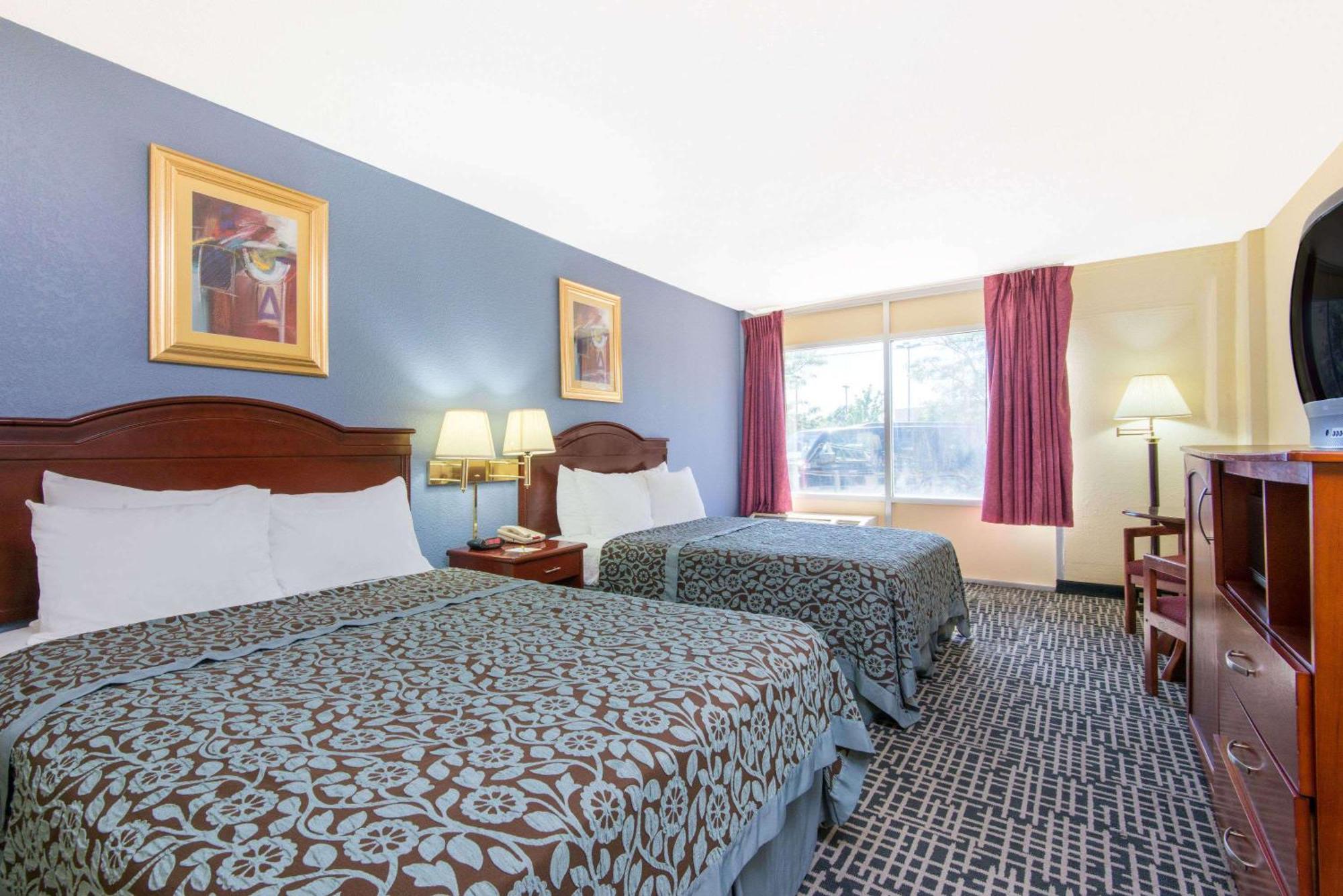 Days Inn & Suites By Wyndham Wichita East 外观 照片